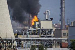 Chemičku Unipetrol v Záluží postihl rozsáhlý požár.