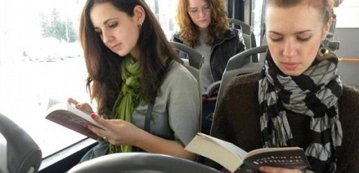 Rumunští cestující, kteří si četli, mohli pár dní jezdit autobusem zdarma.