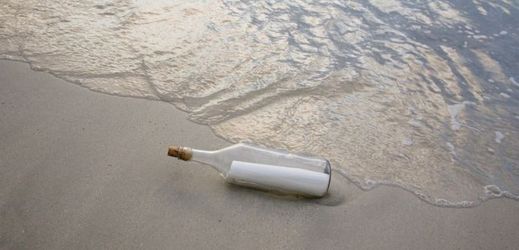 Nalezený vzkaz v láhvi je starý více než sto let a byl vypuštěn do moře v rámci experimentu (ilustrační foto).