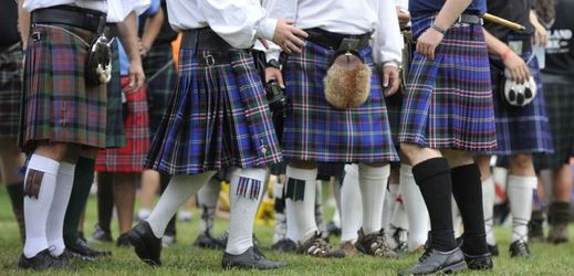 Na zámku Sychrov se o víkendu konají jedny z největších Skotských her v Evropě.