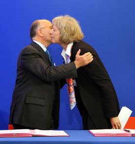 Bernard Cazeneuve a jeho britská kolegyně Theresa Mayov v severofrancouzském Calais podepsali dohodu o posílení spolupráce.