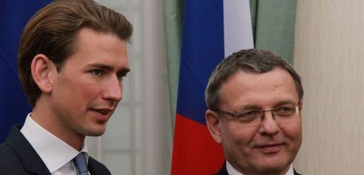 Rakouský ministr zahraničí Sebastian Kurz (vlevo) a jeho český protějšek Lubomír Zaorálek.