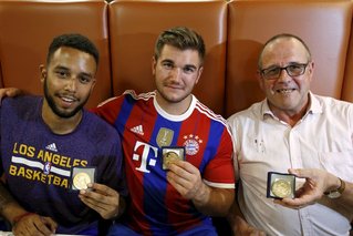 Tři Američané přemohli marockého teroristu - užívají si zasloužené slávy.