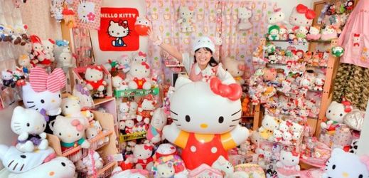 Japonka Asako Kanda vlastní neuvěřitelných 4 519 odlišných výrobků značky Hello Kitty.
