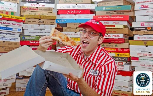 Newyorčan Scott Wiener drží prvenství v nejvyšším počtu nahromaděných krabic od pizzy.