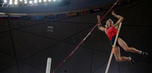 Tyčkař Michal Balner obsadil ve finále mistrovství světa v Pekingu sedmé místo, skočil 565 centimetrů. 