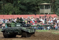 Ze současné techniky se představí například česká verze tanku T-72, tedy T-72M4CZ.