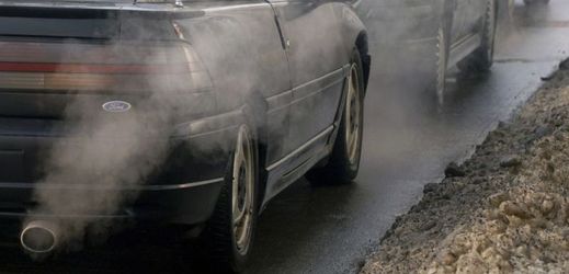 Jedovatá látka benzo(a)pyren je obsažen v uhelném dehtu nebo automobilových výfukových plynech.