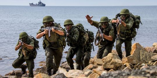 Ruská námořní pěchota při výcviku (léto 2015).