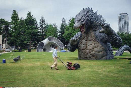 Radioaktivní příšera Godzilla se stala ikonou Japonska.
