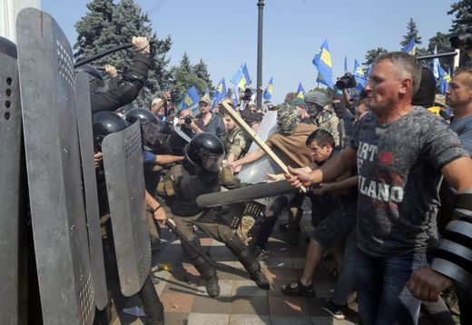 Ukrajinci protestovali proti reformě zaměřené na decentralizaci státní správy.