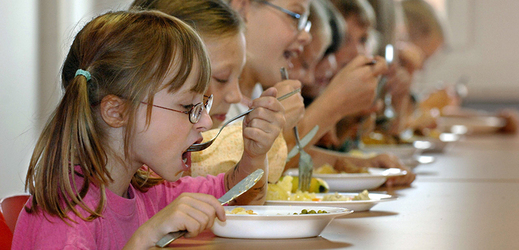 Státní zdravotní ústav bude sledovat stravování 900 tisíc žáků.