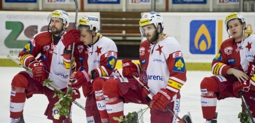 Hokejisté Slavie loni sestoupili z extraligy.