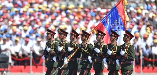 Vojáci na přehlídce v Pekingu.