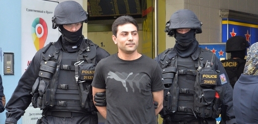 Snímek ze zásahu policie v Islámské nadaci v Praze.