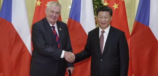 Miloš Zeman (vlevo) a čínský prezident Si Ťin-pching.