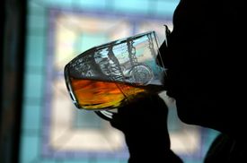 Průměrná cena pinty piva v Británii činí v přepočtu zrhuba 127 korun.