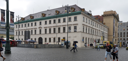Veřejná dražba areálu budov bývalého kláštera na náměstí Republiky se uskuteční 30. září 2015.