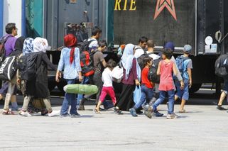 V situaci, kdy názor na přerozdělení uprchlíků mezi státy unie není jednotný, přijíždějí do Evropy stále další migranti.
