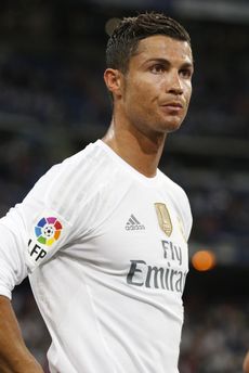 Nejen modelky, ale i fotbalisté jako je hvězda Realu Madrid Christiano Ronaldo mají dokonale opálenou pleť.