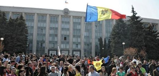 Demonstrace v centru Kišiněva.