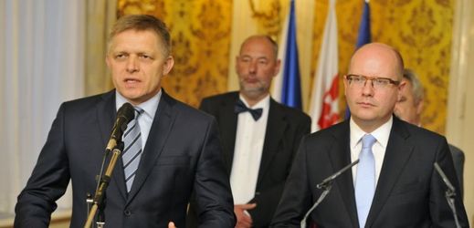 Bohuslav Sobotka a Robert Fico na jednání v Bratislavě.