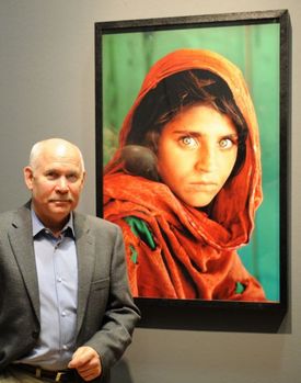 Steve McCurry a jeho slavná fotografie Afgánská dívka.