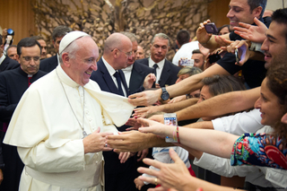 Papež mezi svými příznivci 5. září 2015 ve Vatikánu.