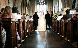 Katolická církev rozvody neuznává, ale její soudy rozhodují v případech, kdy některý z církevně oddaných manželů žádá o prohlášení sňatku za neplatný od samého počátku.
