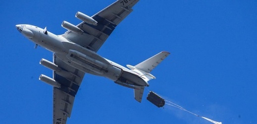 Ruský vojenský dopravní letoun při výcviku.