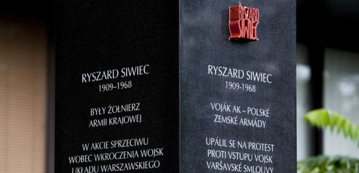 Obelisk věnovaný památce Ryszarda Siwiece.