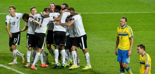 Rakousko se raduje ze vstřeleného gólu. 
