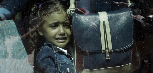Syrská dívka na řeckém ostrově Lesbos. 