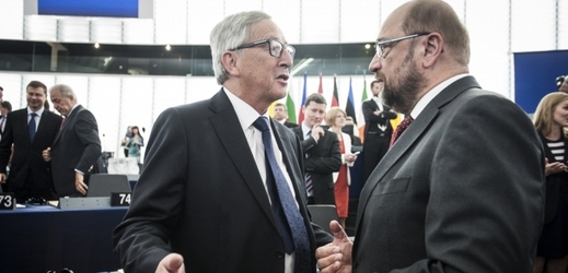 Jean-Claude Juncker a předseda Evropského parlamentu Martin Schulz. 