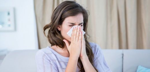 Chřipka je nebezpečná především pro těhotné ženy, seniory a malé děti.