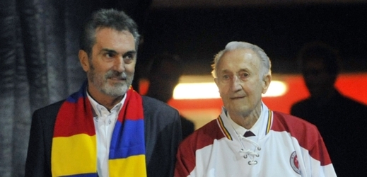 Viliam Sivek (vlevo) s legendou Sparty Vladimírem Zábrodským.