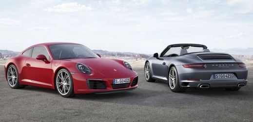 Inovované Porsche 911 v obou karosářských verzích.