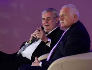 Miloš Zeman a Václav Klaus si v řadě otázek dobře rozumí.