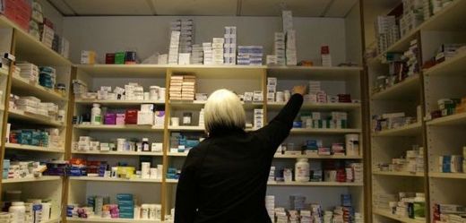 Lékový ústav musí prověřovat nastavení maximálních cen a úhrad léků.