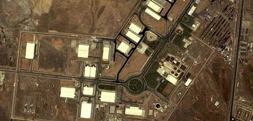 Satelitní snímek jaderného zařízení Natanz v Íránu.