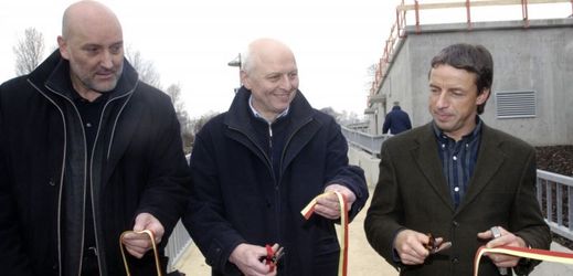 Bývalý pražský primátor Pavel Bém (vpravo), jeho náměstek Jiří Bürgermeister (uprostřed) a generální ředitel Metrostavu Jiří Bělohlav (ilustrační foto).