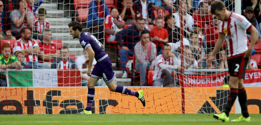 Tottenham porazil Sunderland a připsal si první výhru v sezoně.