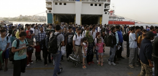 Migranti vylodění v Řecku.