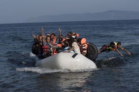 Uprchlíci v člunu.