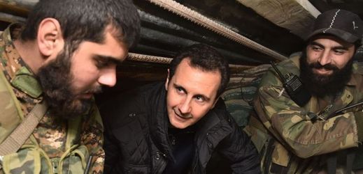 Syrský prezident Bašár Asad (uprostřed).