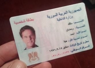 Falešné syrské doklady za hubičku. Na snímku občanský průkaz s nizozemským premiérem.