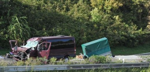 Nehoda kamionu a dodávky na Vyškovsku.