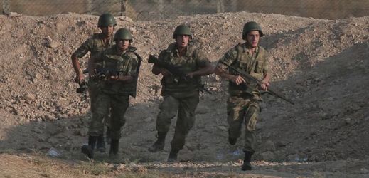 Syrské boje pokračují.Na snímku turečtí vojáci.