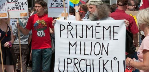 Demonstrace na podporu migrantů (ilustrační foto).