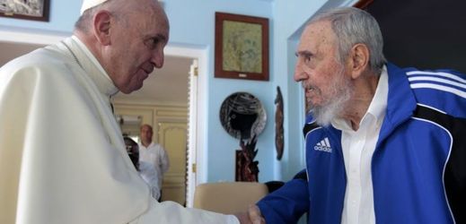 Papež František na návštěvě u Fidela Castro na Kubě.